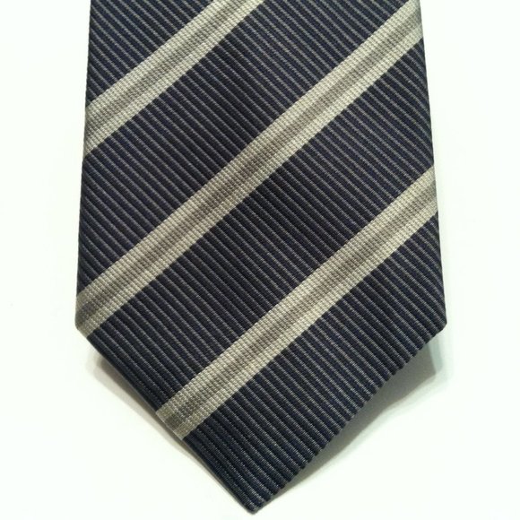 NEIMAN MARCUS MENS NEW GRAY SILK TIEWIDTH: 3 3/8